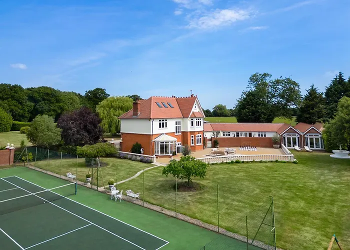 Merry Lakes - Luxury Lakeside Escape With Pool - Just 30 Minutes From London